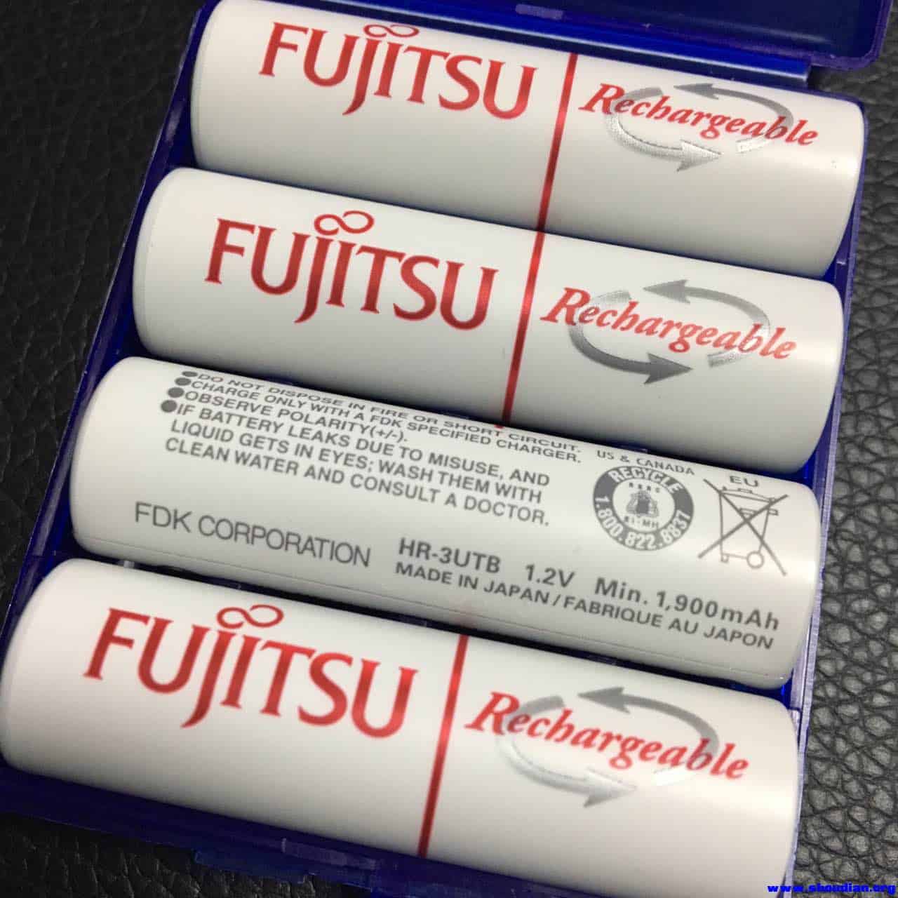 4 white AA fujitsu batteries English 3UTB